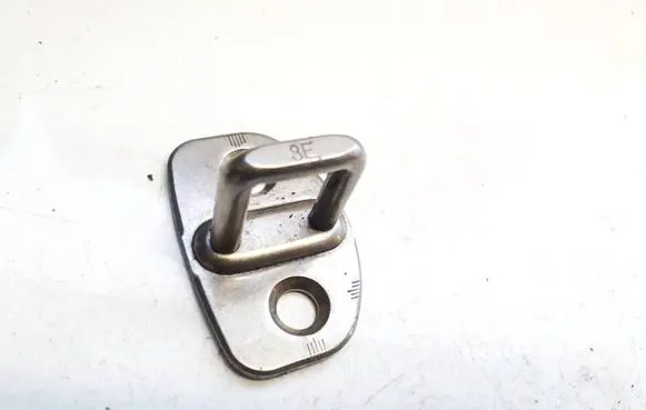 Volkswagen PASSAT B5 Front door lock loop/hook striker 8E0837033