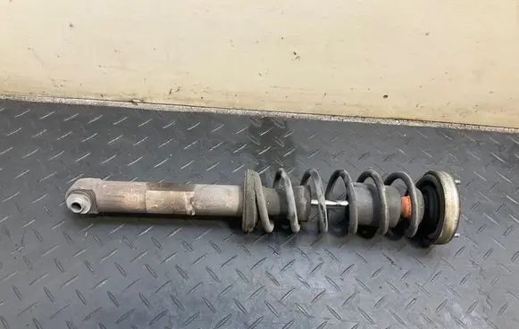 BMW 5 E60 E61 Rear shock absorber with coil spring 6785986 H6052M