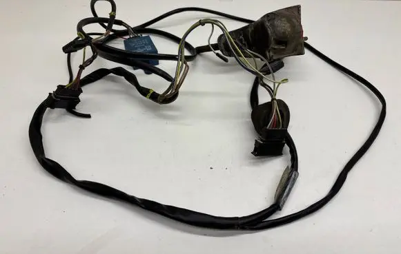 Volkswagen Bora Tow bar relay 321106