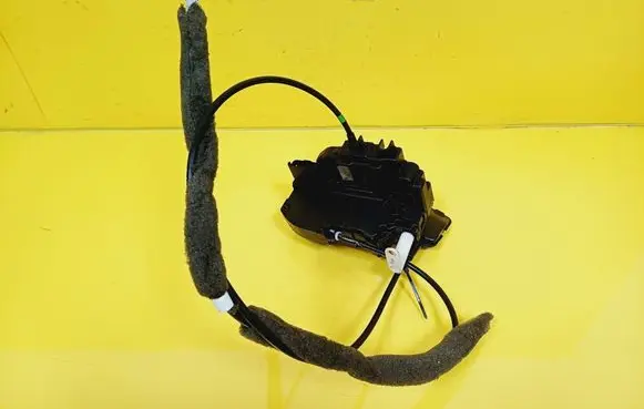 Nissan Micra Front door lock 