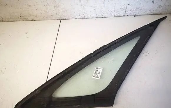 Toyota Corolla Verso E121 Front triangle window/glass 