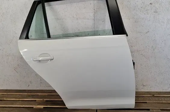 Volkswagen Golf VI Rear door 1K9833312B