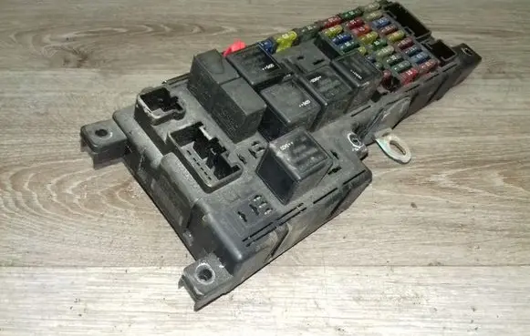 Volvo S60 Fuse module 518829106 30728008