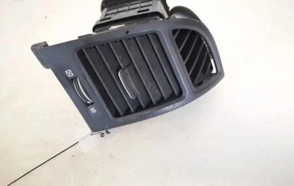 Hyundai Santa Fe Dash center air vent grill 974902b000 97490-2b000
