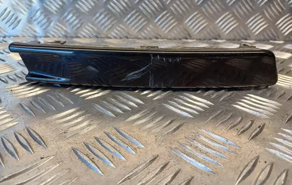 Front bumper splitter molding