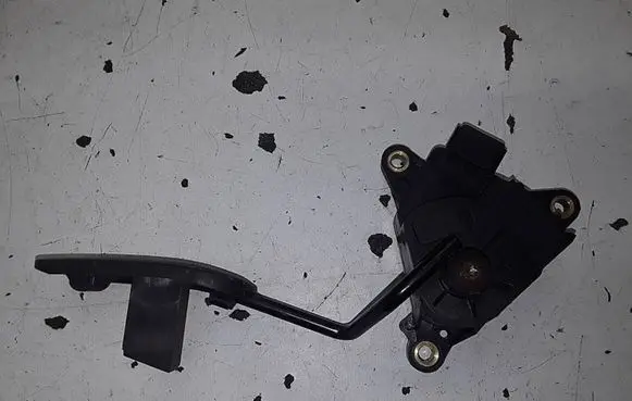 Nissan Micra Accelerator throttle pedal 18002AX700