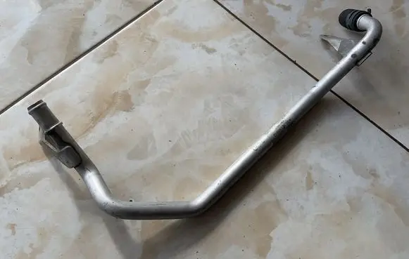 Engine coolant pipe/hose