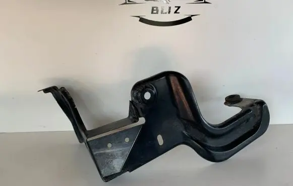Audi A6 S6 C6 4F Intercooler pipe mounting bracket 4F0145814