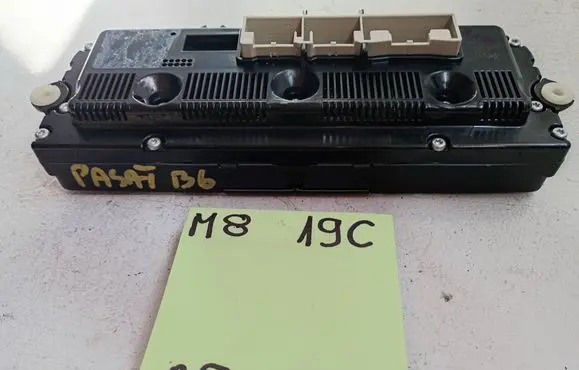 Volkswagen PASSAT B6 Central console control unit 1212123