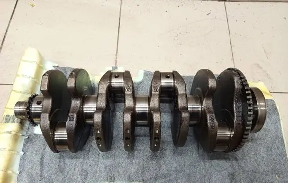 Audi A4 S4 B7 8E 8H Crankshaft 038105189B