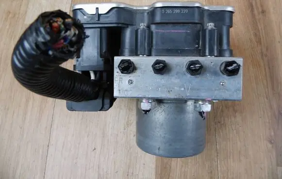Toyota Yaris XP210 ABS Pump 445400D861 0265299220
