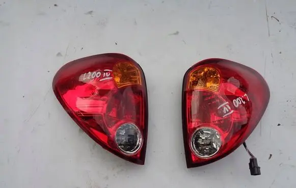 Mitsubishi L200 Rear/tail lights set 