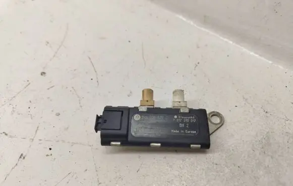 Volkswagen Caddy Aerial antenna amplifier 2K0035577C 7617310