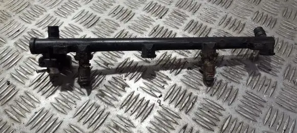 Renault Laguna I Fuel main line pipe 7700106024