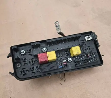 Opel Vectra C Fuse box set 13144711 00069496 519068001