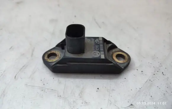 Volkswagen PASSAT CC Airbag deployment crash/impact sensor 3C0907651
