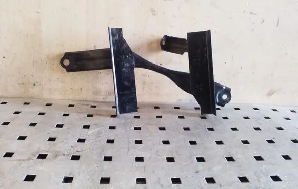 Toyota Avensis T270 Battery bracket 