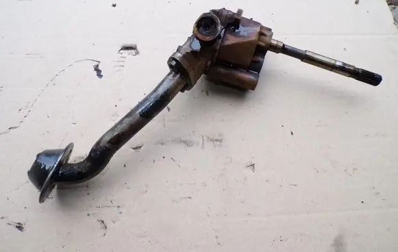 Volkswagen PASSAT B5 Oil pump 058115153