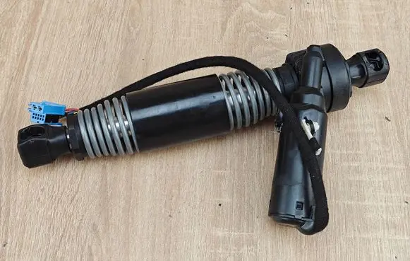 BMW 8 G16 Tailgate strut 7453768