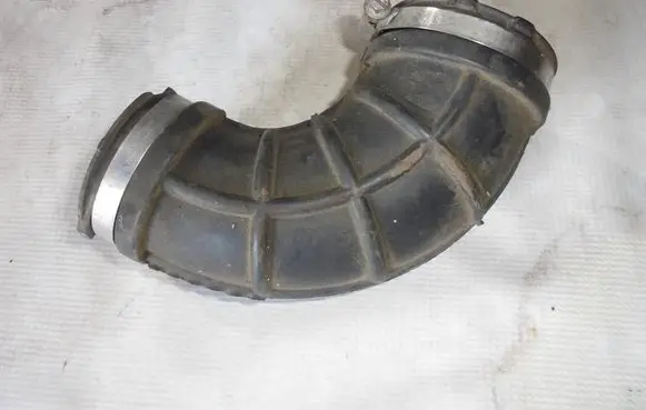 Opel Astra J Air intake hose/pipe 13265785