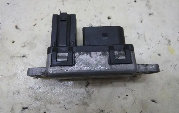 Volvo V40 Glow plug pre-heat relay 31459300