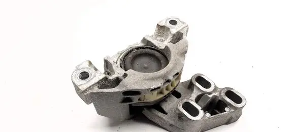 Mercedes-Benz B W246 W242 Engine mount bracket 