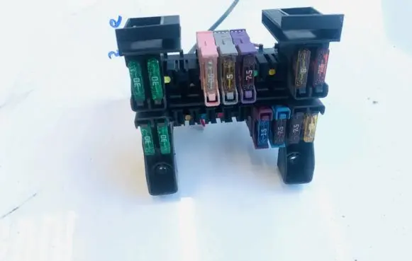 Mercedes-Benz E W211 Fuse box set 2115450301