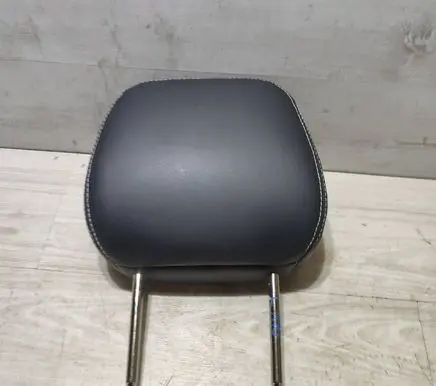 Suzuki Vitara (LY) Front seat headrest R702