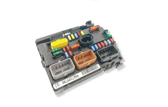 Citroen C3 Fuse module 9667199780