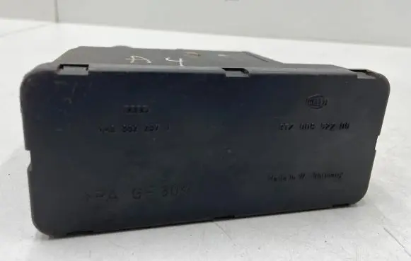 Audi A4 S4 B5 8D Central locking vacuum pump 4A0862257