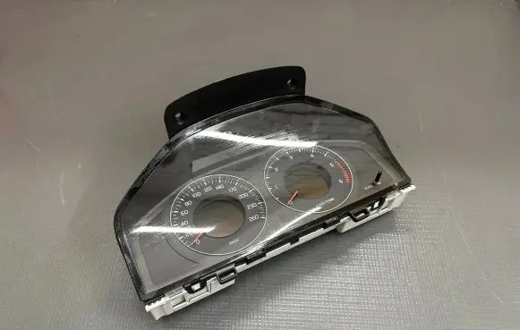 Volvo V70 Speedometer (instrument cluster) 36000411 69199660U 31254535AA
