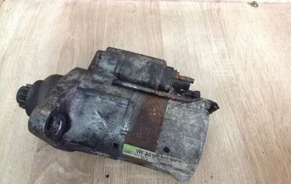 Volkswagen Golf V Starter motor 02Z911023H