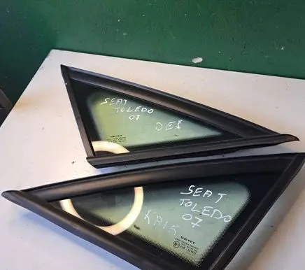 Seat Toledo III (5P) Front triangle window/glass 5P0845411