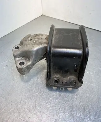Peugeot 3008 I Engine mount bracket 9636270080