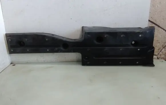 Toyota Prius (NHW20) Engine splash shield/under tray 5816847010