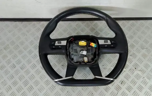 Citroen DS7 Crossback Steering wheel