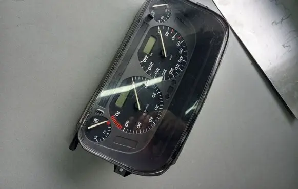 Volkswagen Golf III Speedometer (instrument cluster) 351009000 1H0919860D