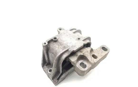 Volkswagen PASSAT B6 Engine mount bracket 1K0199262