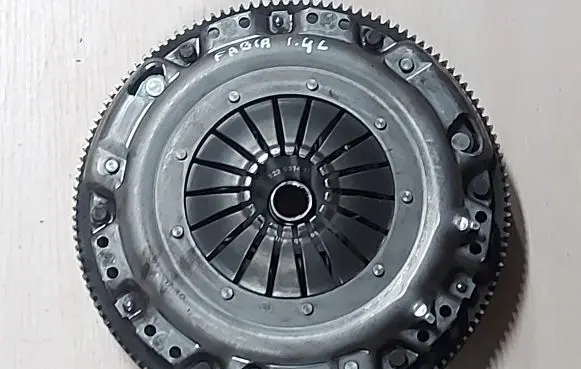 Skoda Fabia Mk2 (5J) Clutch set kit 122025610