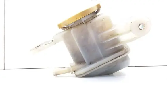 Subaru Legacy Brake fluid reservoir 