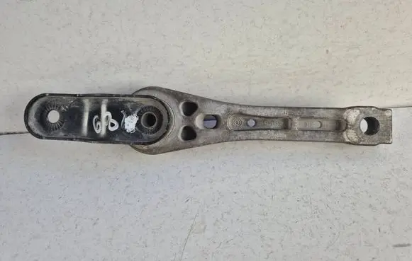 Gearbox mounting bracket
