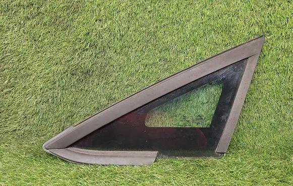 Ford Fiesta Front triangle window/glass AE835429711AF