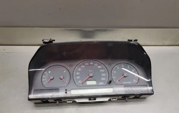 Volvo S70 V70 V70 XC Speedometer (instrument cluster) 9148926