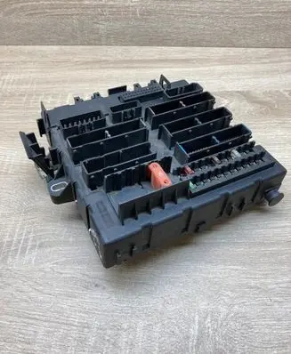 Opel Vectra C Fuse module 13189924 519048508