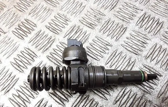 Volkswagen Golf V Fuel injector 038130073ag 0414720215