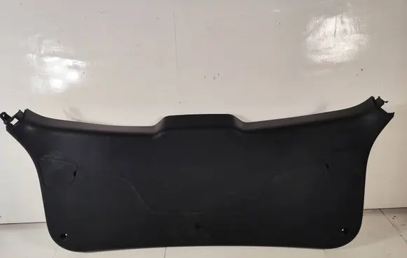 Tailgate trim