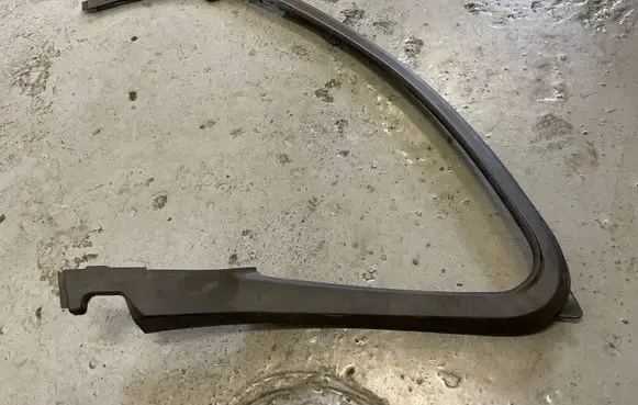 BMW M5 F90 Front door glass trim molding 7384930 60829010 PA61GF15