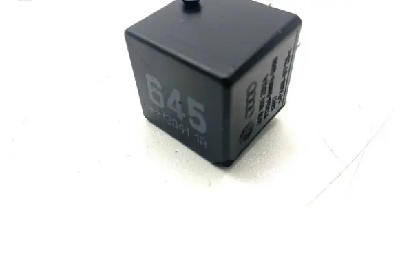 Volkswagen PASSAT B6 Other relay 4H0951253A V23136B0006X080