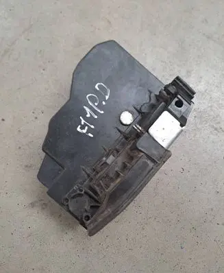 BMW 5 F10 F11 Front door lock 7202146 A053702