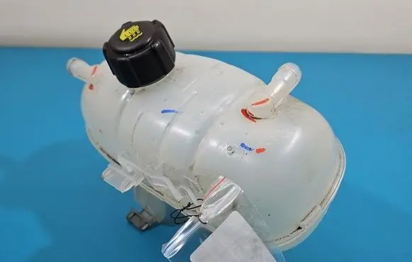 Renault Trafic III (X82) Coolant expansion tank/reservoir 217105057R IMPRK1550778